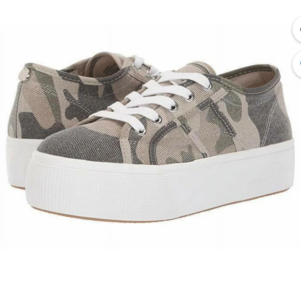 NWT STEVE MADDEN SNEAKERS